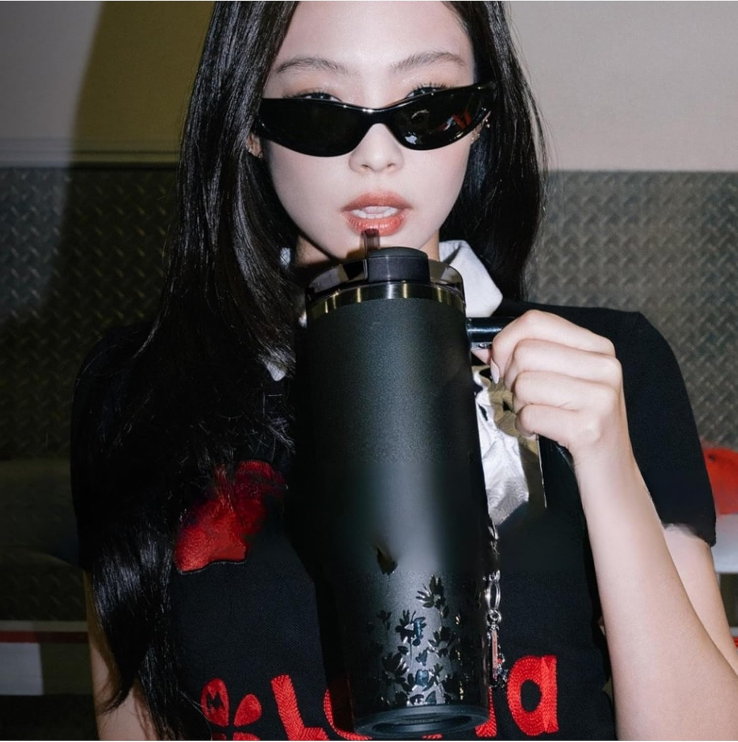 81JsBC2pJGL._AC_SL1500.jpg X Jennie The Quencher Luxe Tumbler 30 oz - Image 1